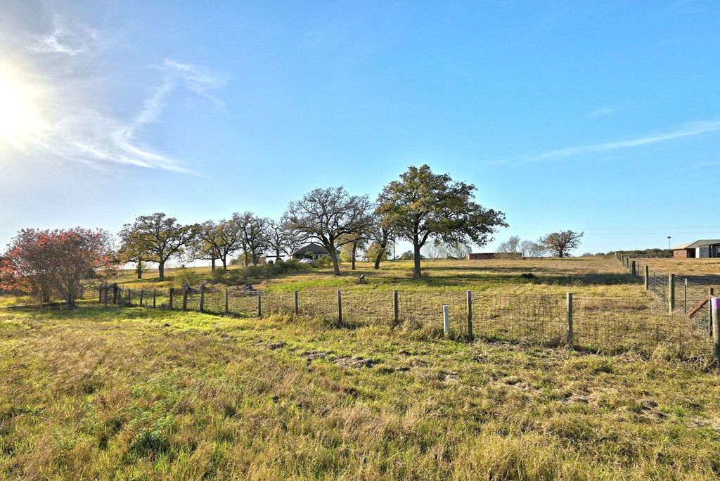 162 Fm 672 RD, Dale, TX 78616