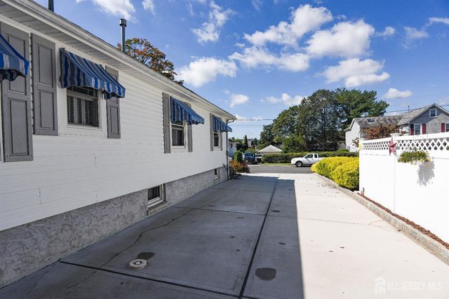 16 Cheesequake Road, Sayreville, NJ 08872