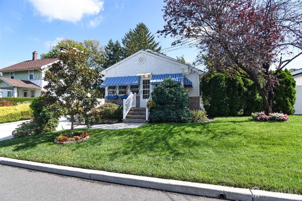 16 Cheesequake Road, Sayreville, NJ 08872