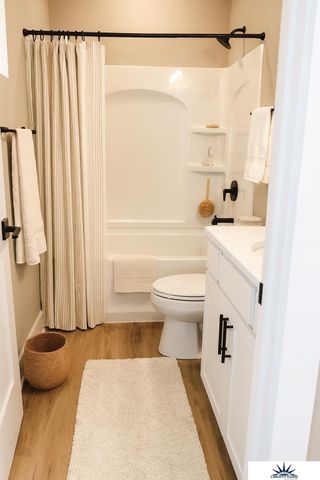 1923 Dahlman Rows Plaza, Omaha, NE 68108