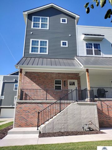 1923 Dahlman Rows Plaza, Omaha, NE 68108