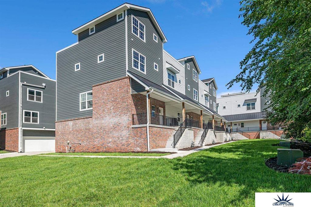 1923 Dahlman Rows Plaza, Omaha, NE 68108