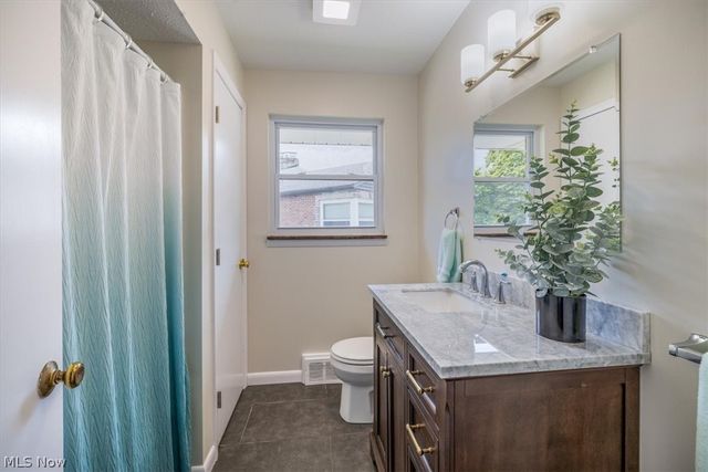 96 E Ridgewood Drive, Seven Hills, OH 44131