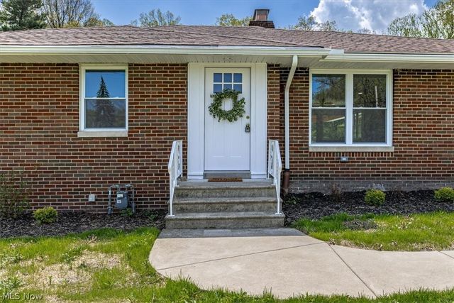 96 E Ridgewood Drive, Seven Hills, OH 44131
