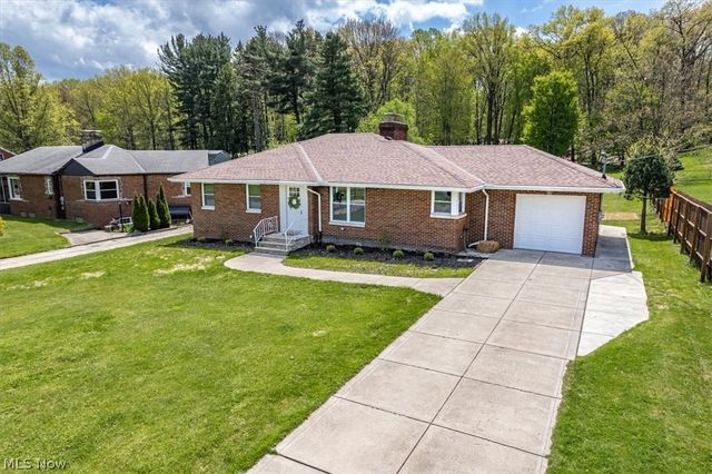96 E Ridgewood Drive, Seven Hills, OH 44131