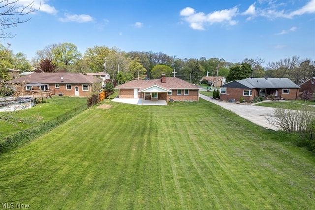 96 E Ridgewood Drive, Seven Hills, OH 44131