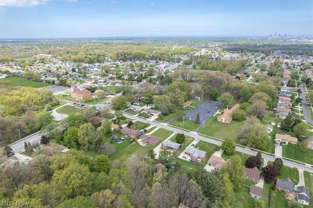 96 E Ridgewood Drive, Seven Hills, OH 44131