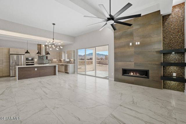 860 West Gate Drive, El Paso, TX 79932