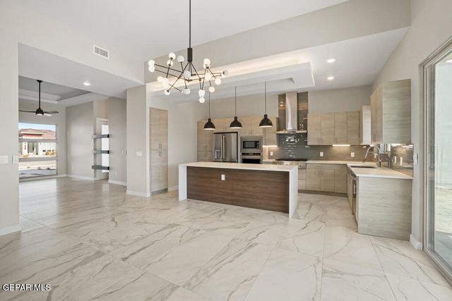 860 West Gate Drive, El Paso, TX 79932