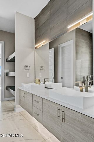 860 West Gate Drive, El Paso, TX 79932