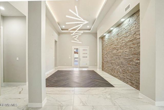 860 West Gate Drive, El Paso, TX 79932