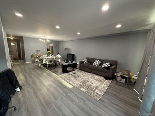 920 Broadway 5, Woodmere, NY 11598