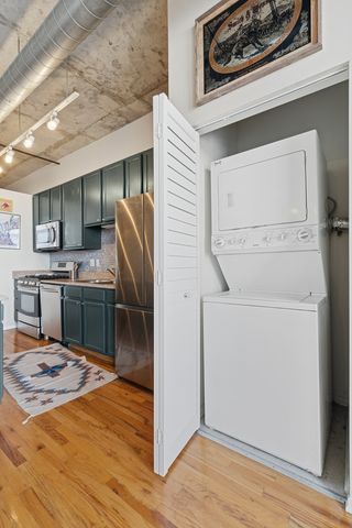 6 S Laflin Street 518, Chicago, IL 60607
