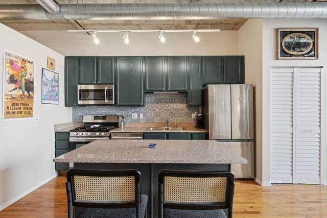 6 S Laflin Street 518, Chicago, IL 60607