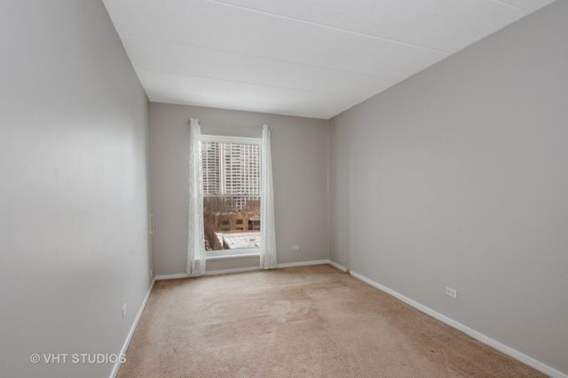 711 W Gordon Terrace 813, Chicago, IL 60613