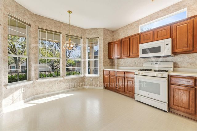 280 Whispering Wind DR, Georgetown, TX 78633