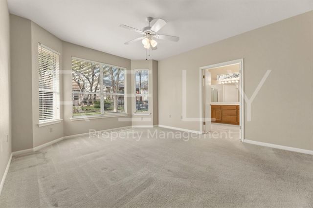 280 Whispering Wind DR, Georgetown, TX 78633