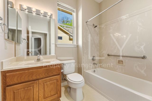 280 Whispering Wind DR, Georgetown, TX 78633