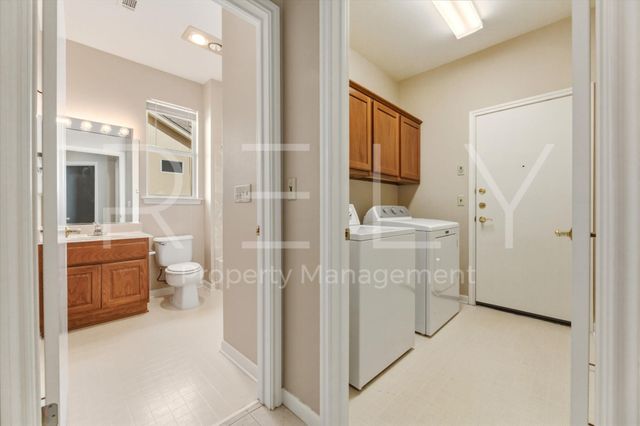 280 Whispering Wind DR, Georgetown, TX 78633