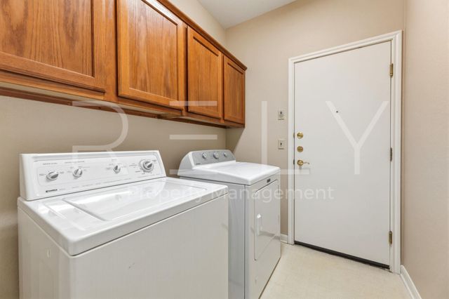 280 Whispering Wind DR, Georgetown, TX 78633