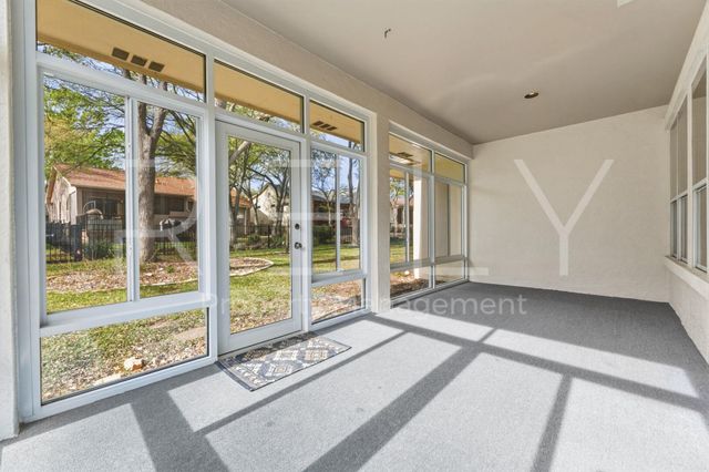 280 Whispering Wind DR, Georgetown, TX 78633