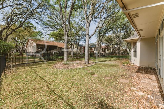 280 Whispering Wind DR, Georgetown, TX 78633