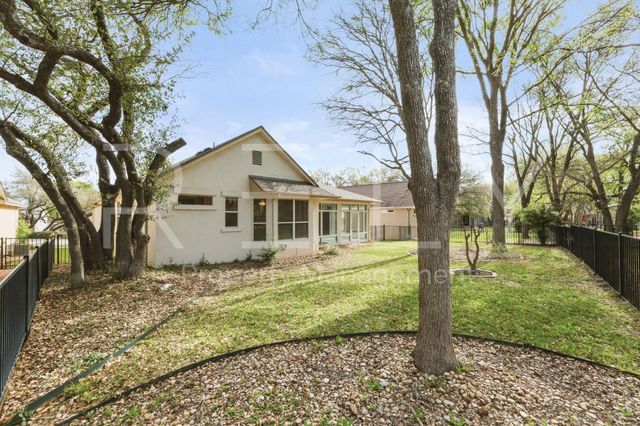 280 Whispering Wind DR, Georgetown, TX 78633