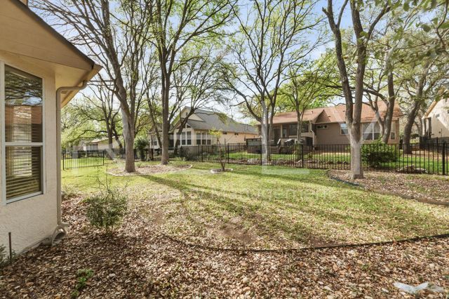 280 Whispering Wind DR, Georgetown, TX 78633