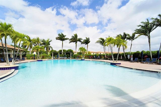 8805 W 35th Ave, Hialeah, FL 33018