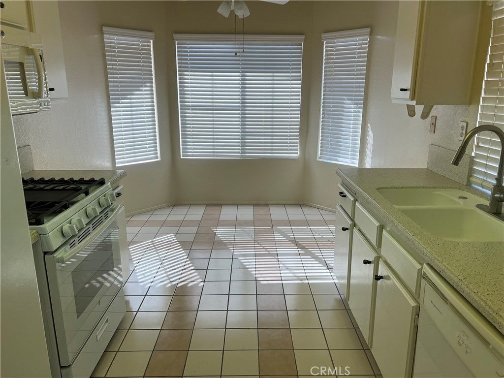 28132 Calle Casera, Romoland, CA 92585 — photo 4