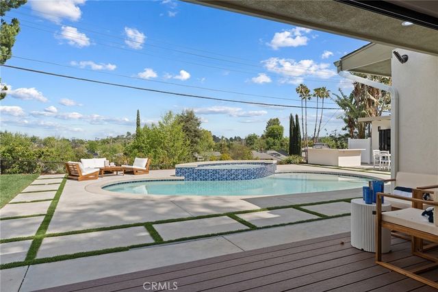 23925 Crosson Drive, Woodland Hills, CA 91367