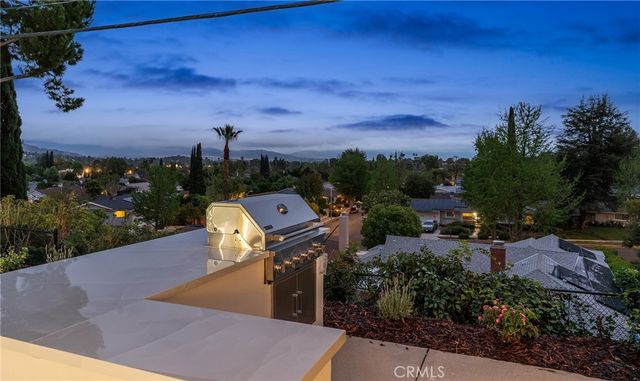 23925 Crosson Drive, Woodland Hills, CA 91367