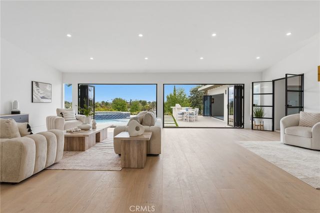 23925 Crosson Drive, Woodland Hills, CA 91367