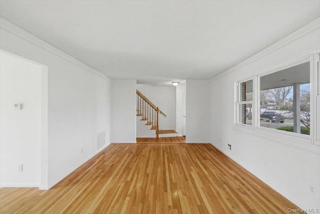 6 Arden Lane, Commack, NY 11725