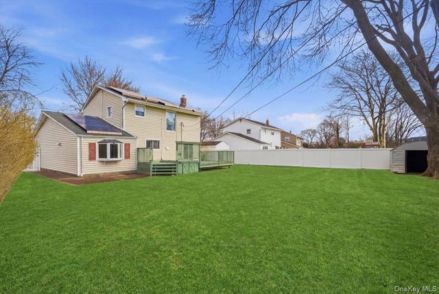 6 Arden Lane, Commack, NY 11725