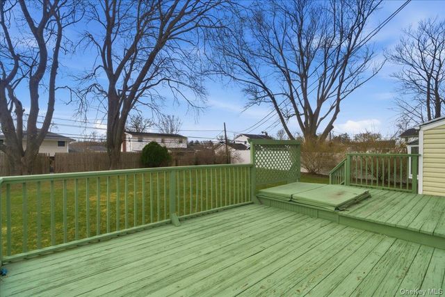 6 Arden Lane, Commack, NY 11725