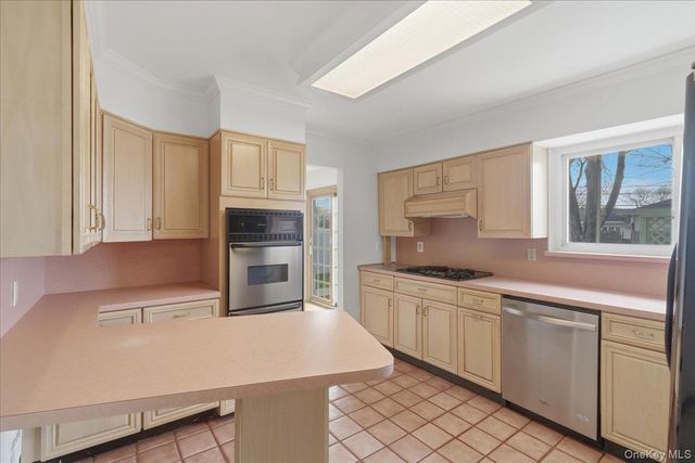 6 Arden Lane, Commack, NY 11725