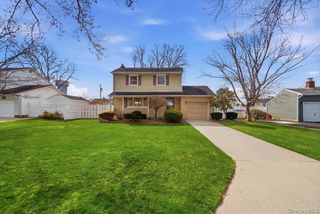 6 Arden Lane, Commack, NY 11725