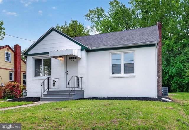 22 W 4TH AVE, Runnemede, NJ 08078