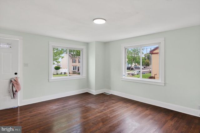 22 W 4TH AVE, Runnemede, NJ 08078