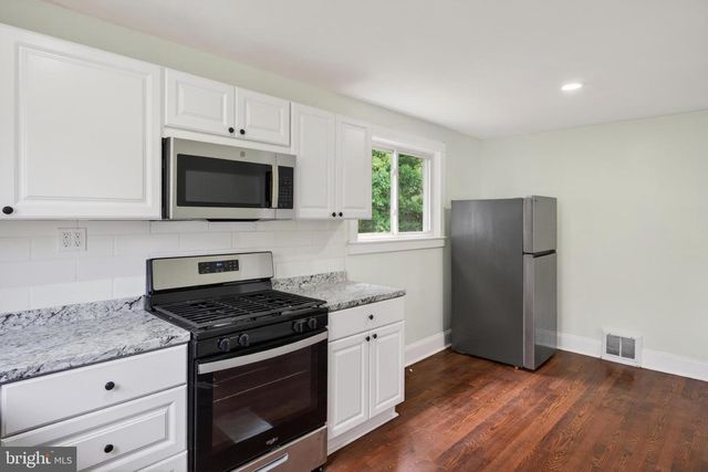 22 W 4TH AVE, Runnemede, NJ 08078