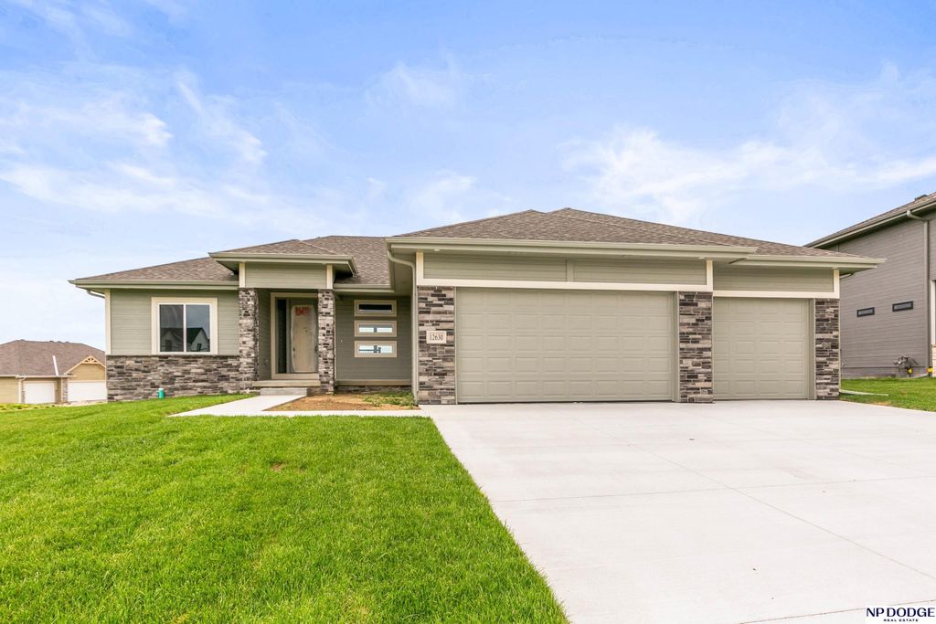 12630 Schirra Street, Papillion, NE 68046