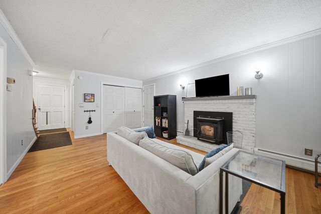 47 Beaver Lane, Bedford, NH 03110