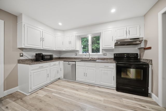 47 Beaver Lane, Bedford, NH 03110