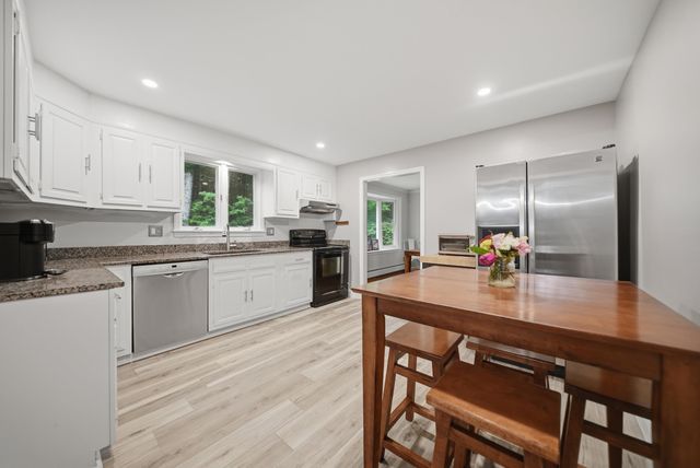 47 Beaver Lane, Bedford, NH 03110