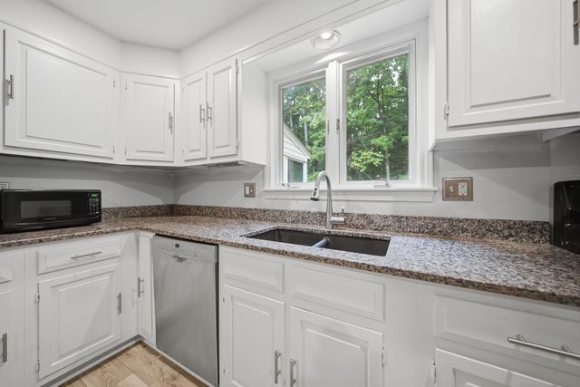 47 Beaver Lane, Bedford, NH 03110