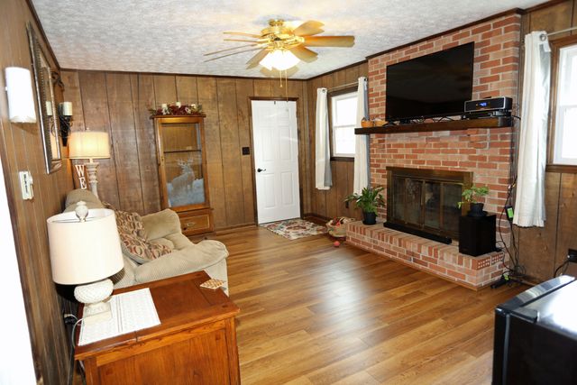 200 Ironwood Drive, Nicholasville, KY 40356