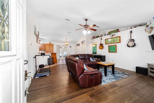 1572 N HIGHWAY 314A, Silver Springs, FL 34488