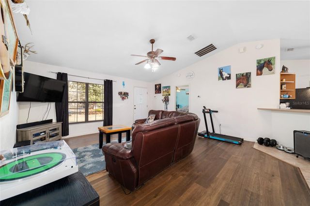 1572 N HIGHWAY 314A, Silver Springs, FL 34488