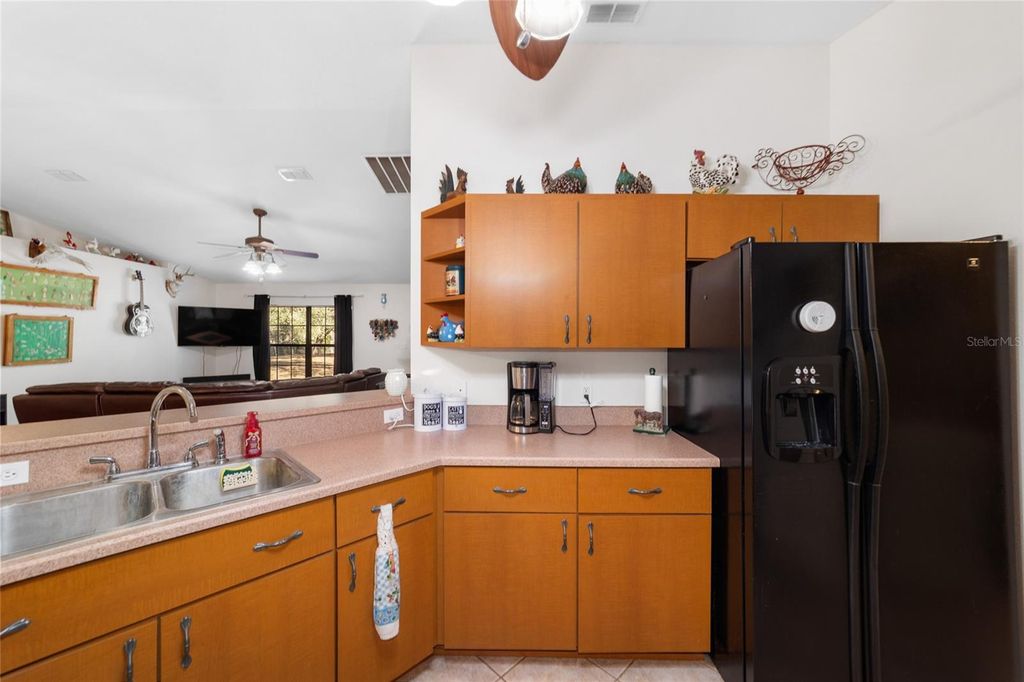 Image 16 of property listing at 1572 N HIGHWAY 314A, Silver Springs, FL 34488